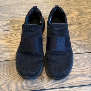 APL Women's Black Athletic Slip-On Shoes. Size 8.5. Like New